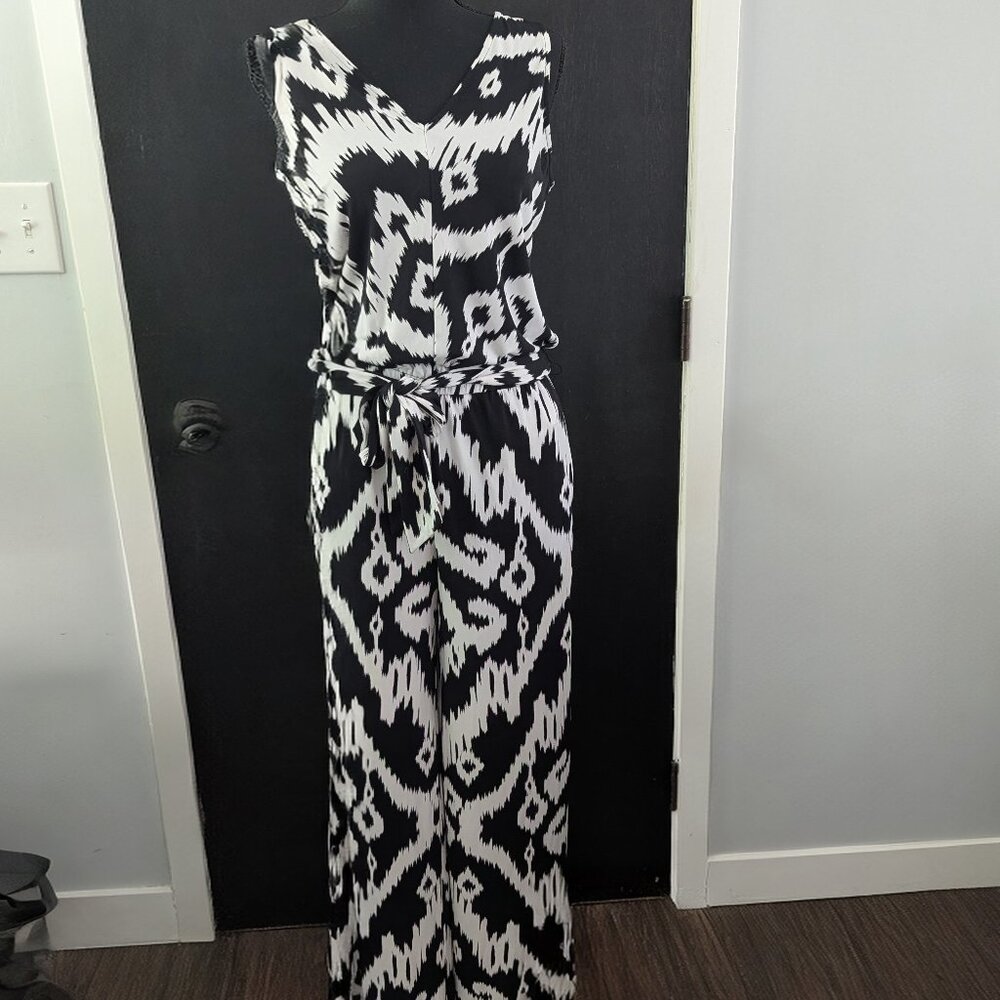 Chico's black and white patterned palazzo jumpsuit fits like sz 2